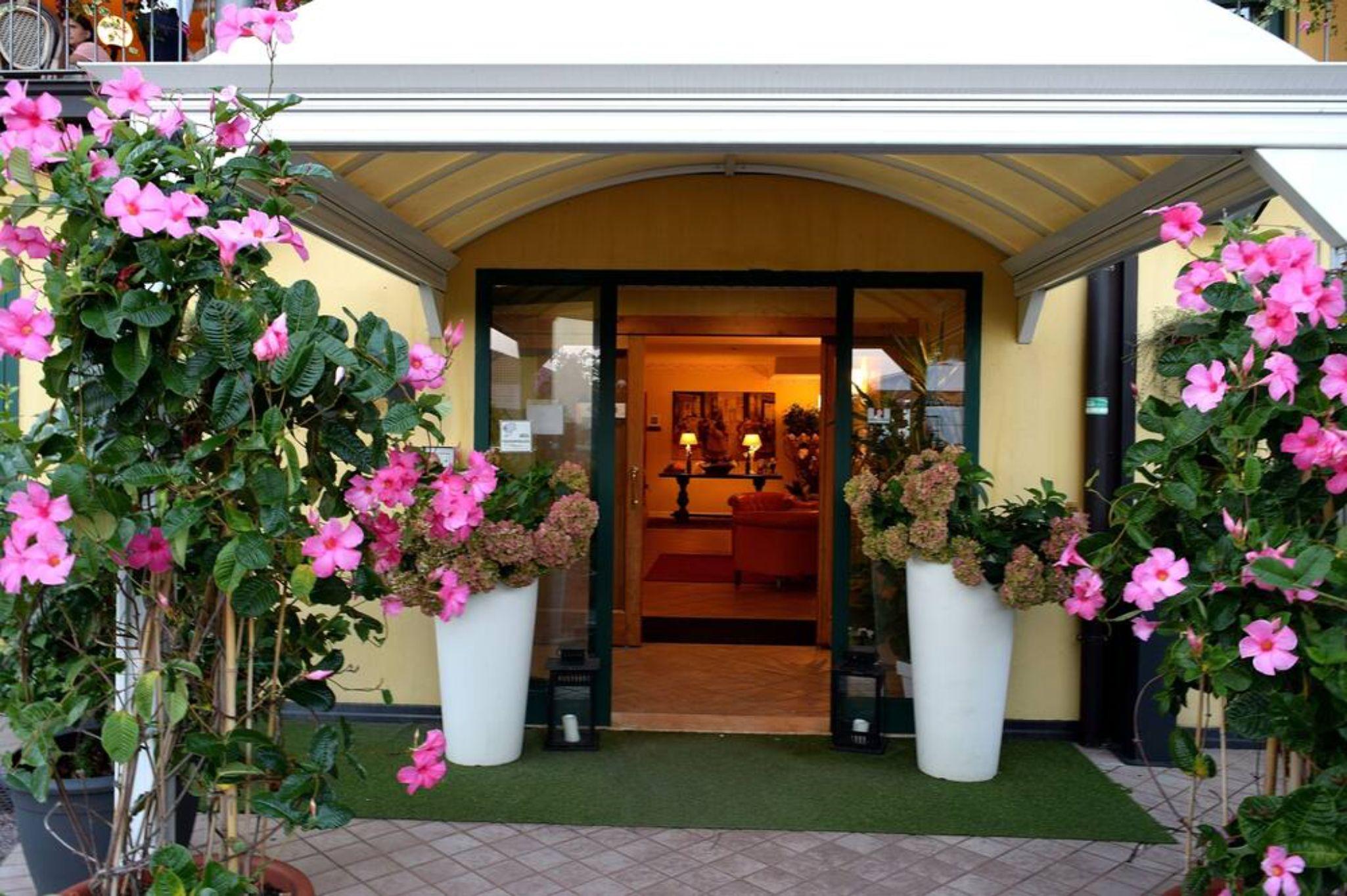 Ahg Riva Del Sole Hotel - Adults Only Moniga del Garda Eksteriør bilde