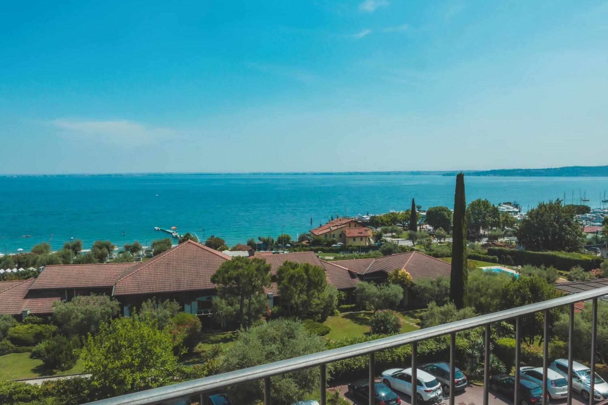 Ahg Riva Del Sole Hotel - Adults Only Moniga del Garda Eksteriør bilde