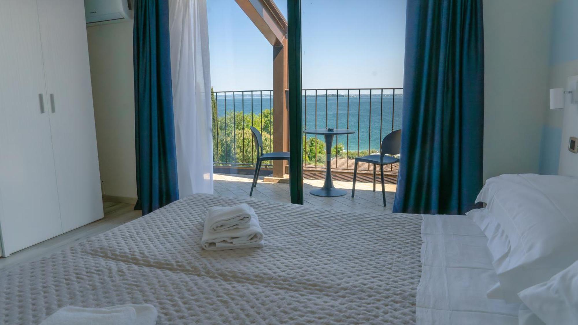 Ahg Riva Del Sole Hotel - Adults Only Moniga del Garda Eksteriør bilde